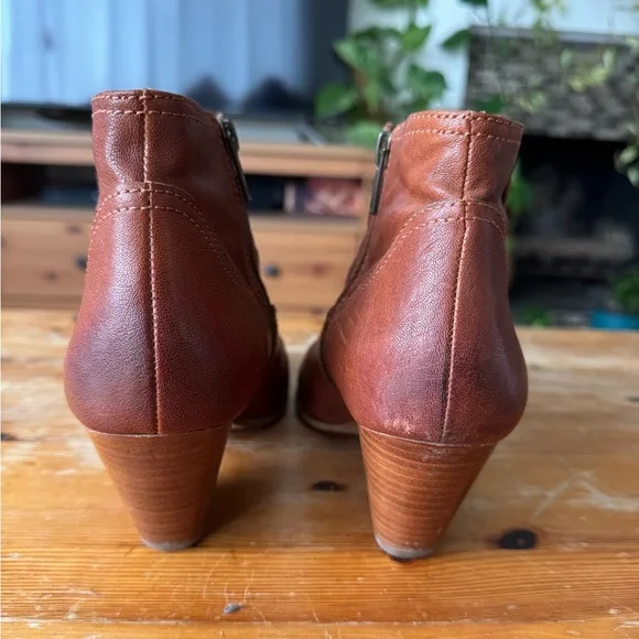 FRYE Reina Western Leather Cognac Booties Size 8 - Picture 4 of 5